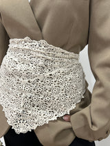 FOULARD TRIANGULAIRE EN DENTELLE