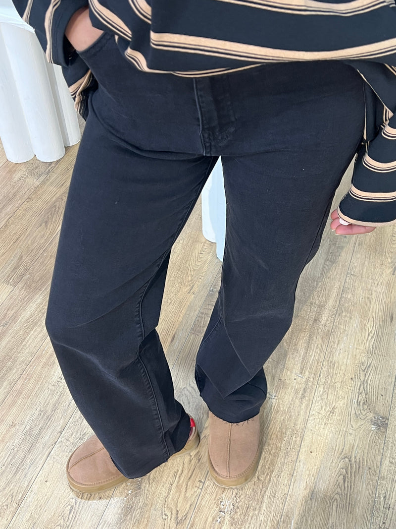 JEAN NOIR COUPE DROITE