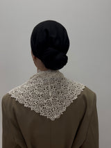 FOULARD TRIANGULAIRE EN DENTELLE